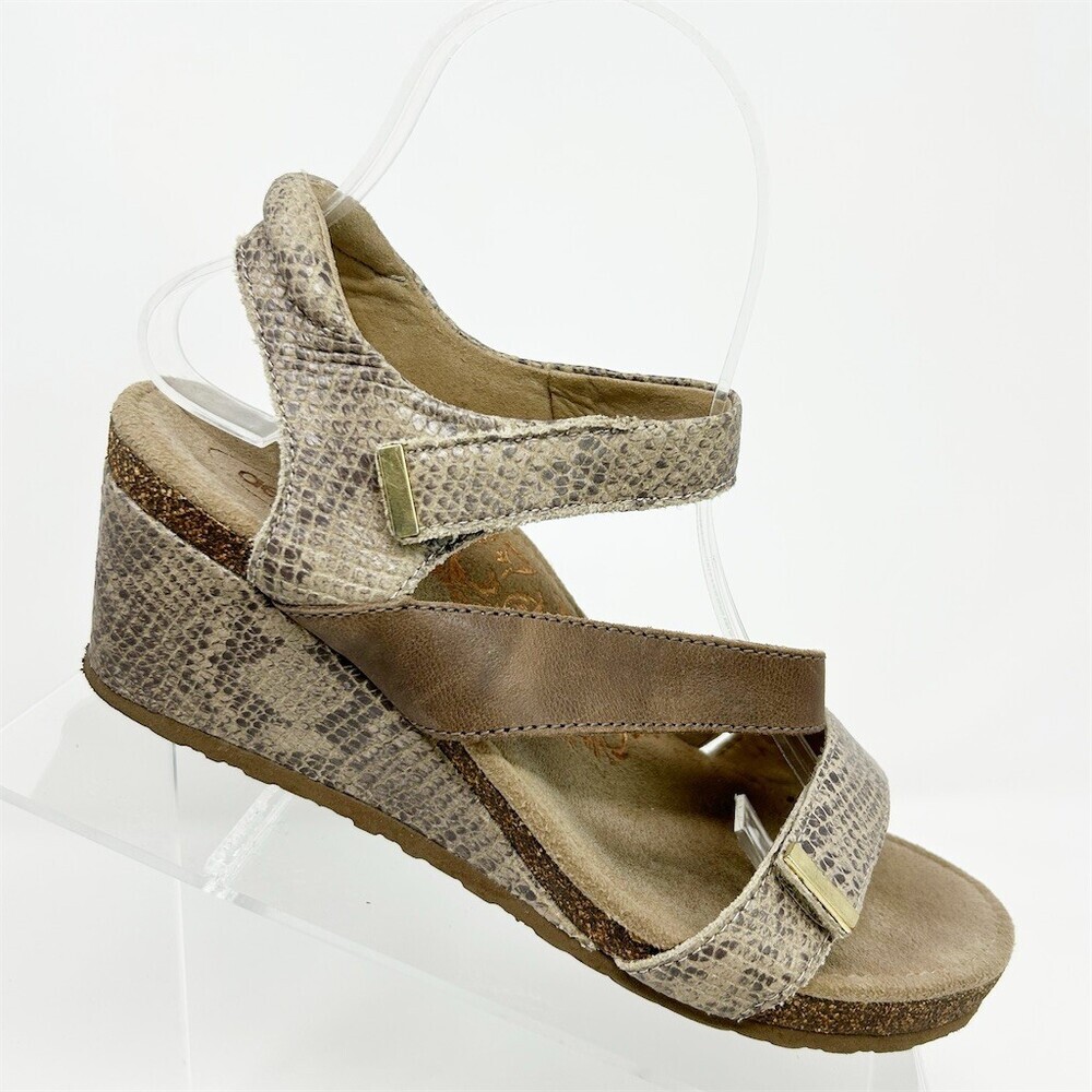 Aetrex Brynn Wedge Sandals Womens Beige Snake Print Strappy Comfort Size 7